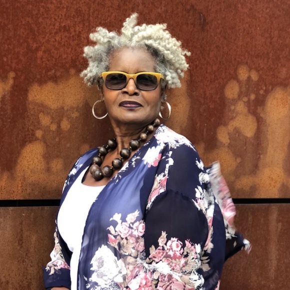 Meet your Posher, Teri - Picture 1 of 2